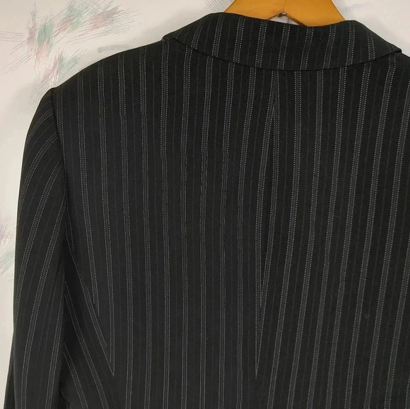 TAHARI Arthur S. Levine Black Pinstriped Blazer, Sz 12 - Picture 6 of 9